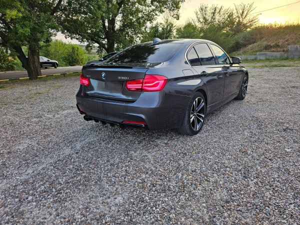 BMW 330IX - 2018 3